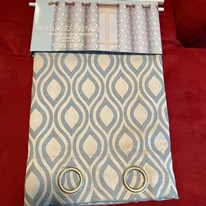 Window curtains.2 panels.76 in wide x 84 in long.Each panel 38 in wide x 84 in l